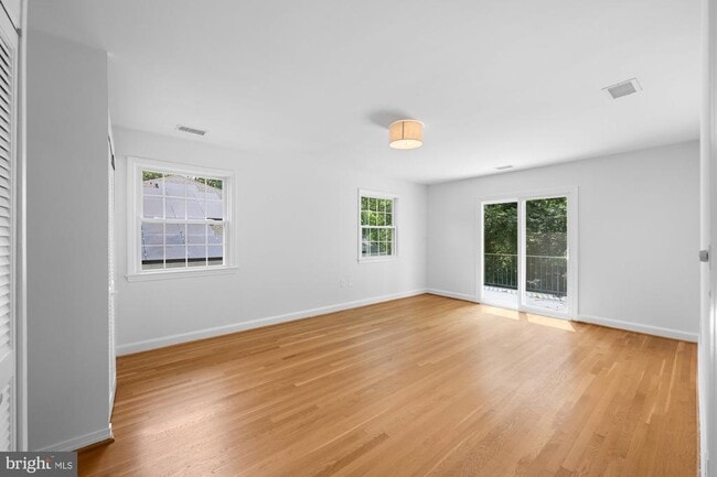 Building Photo - 2816 Ellicott St NW