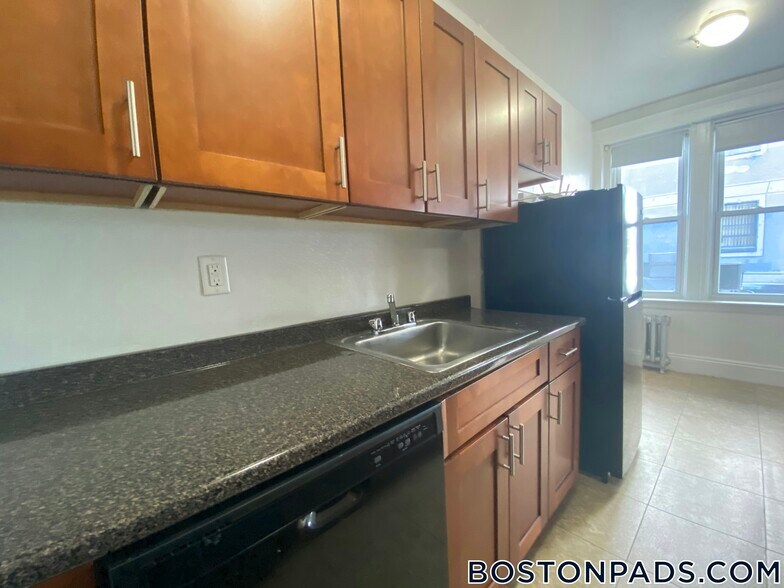 Building Photo - 1163 Boylston St