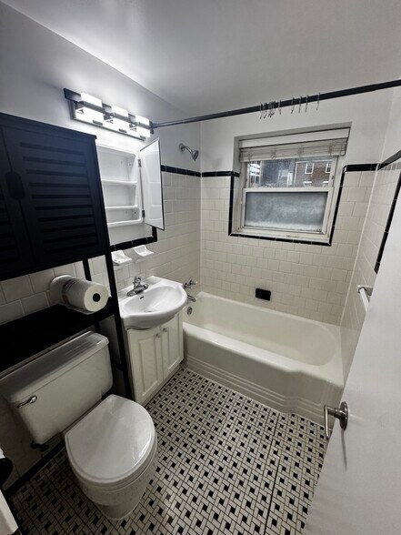 Building Photo - 7036 Strathmore St