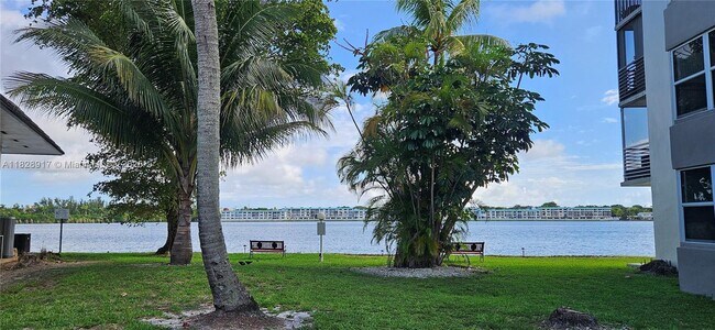 Building Photo - 1175 NE Miami Gardens Dr