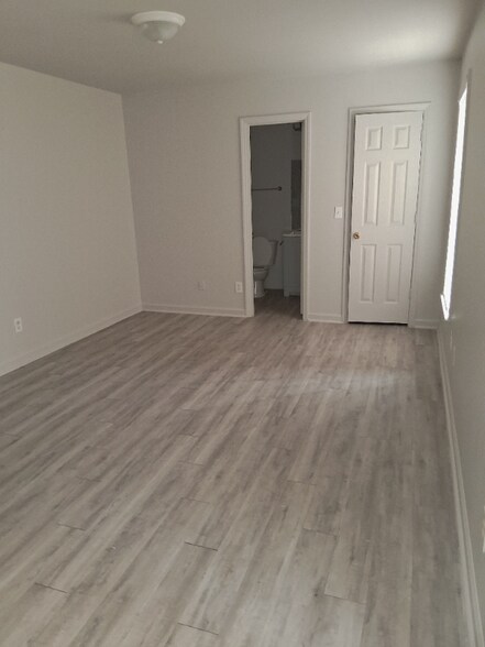 Building Photo - 200 Greenbriar Rd