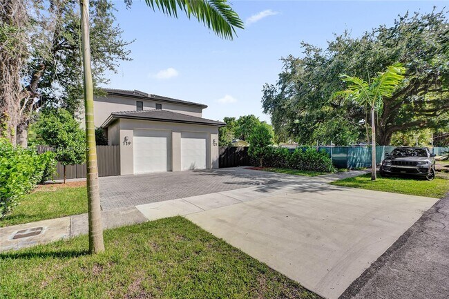 Building Photo - 119 NE 118th St