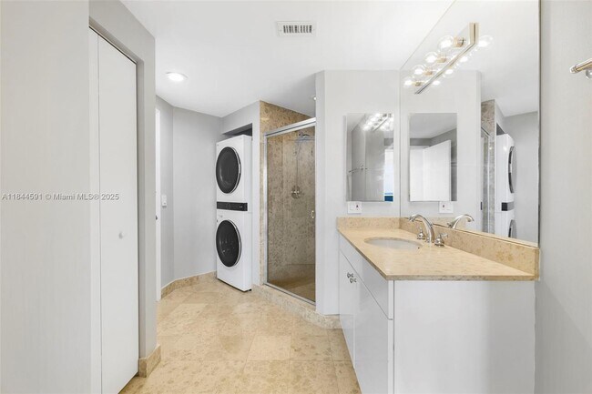 Building Photo - 4775 Collins Ave