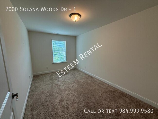 Building Photo - 2000 Solana Wds Dr
