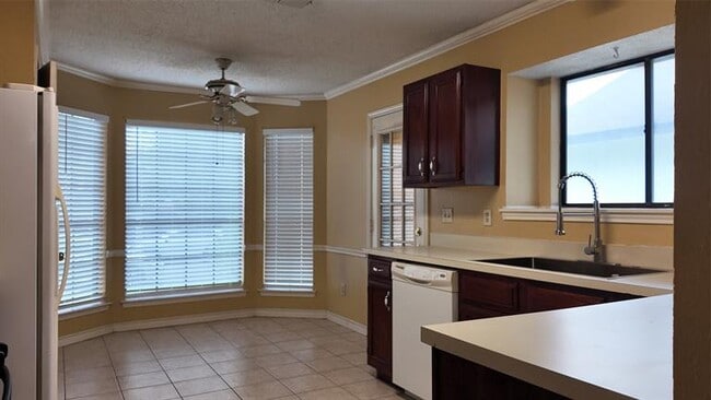 Building Photo - 12331 Yarmont Way