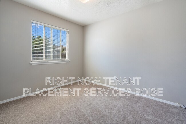 Building Photo - 14237 Carolina St