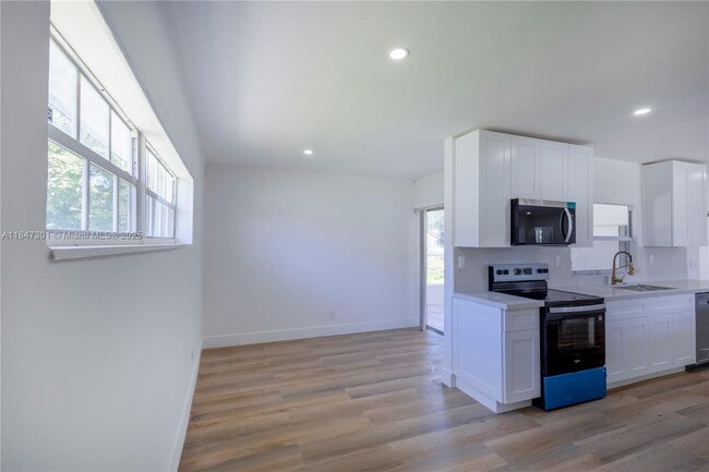 Building Photo - 2568 NW 34th Terrace