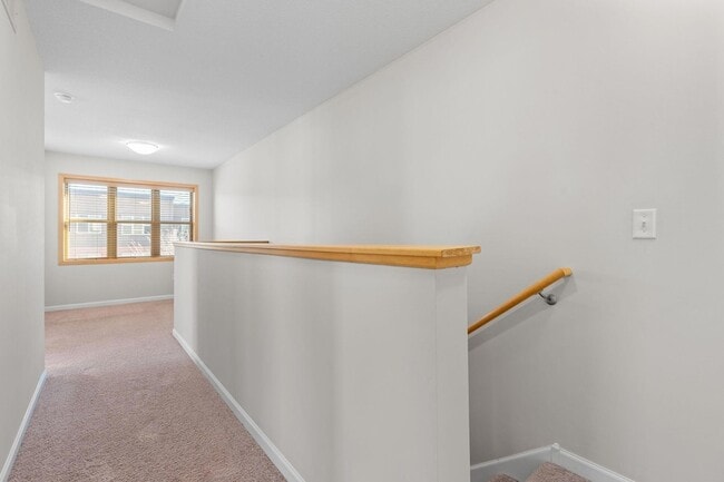 Building Photo - 731 Mercer St