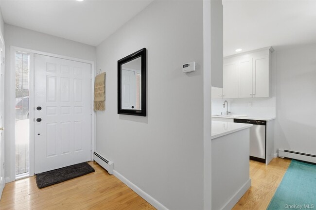 Building Photo - 10 Bayberry Ln