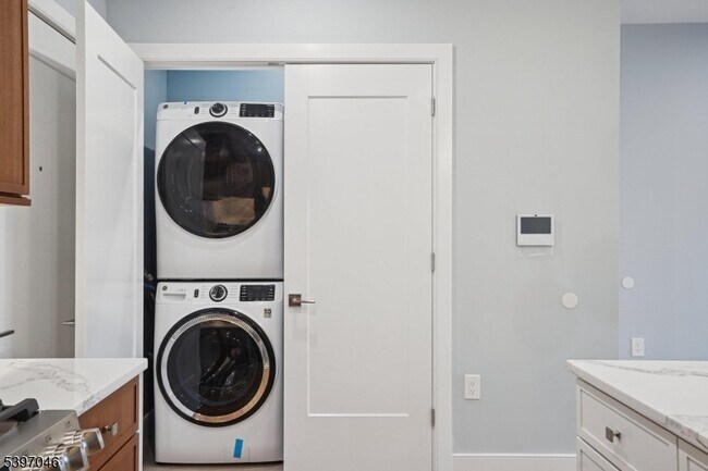 Building Photo - 106 Montgomery St