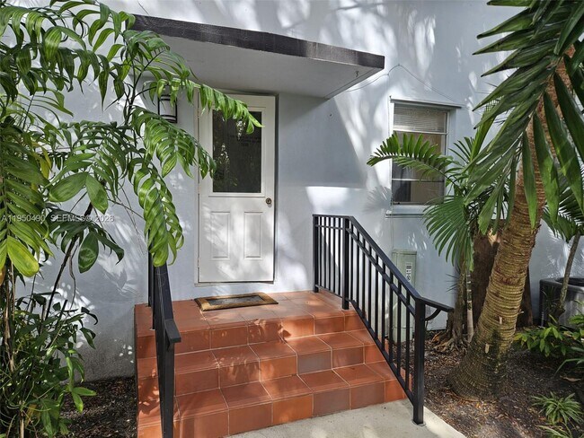 Building Photo - 5660 SW 78th St