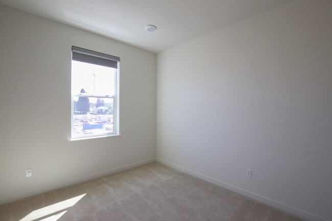 Building Photo - 838 Galt Ter