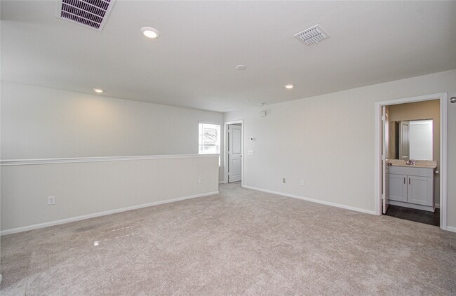 Building Photo - 6315 Lakeview Haven Dr