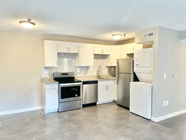 Building Photo - 1002 Parkvale Ct