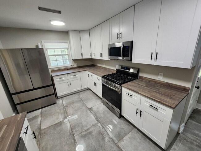 Building Photo - Richland Elementary District - 4 Bedroom Home
