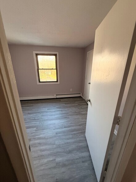 Building Photo - 606 Rye St