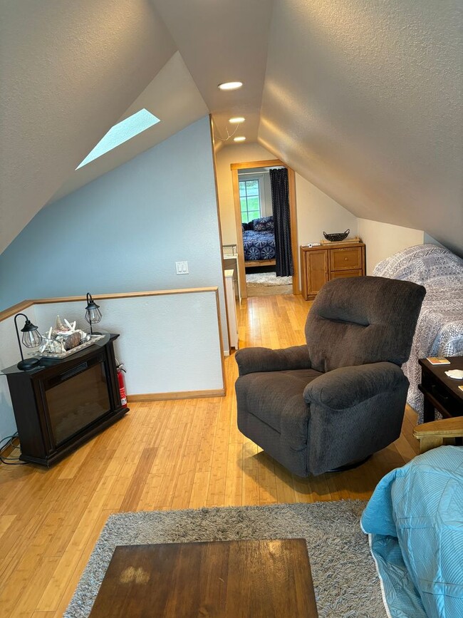 Building Photo - Fully Furnished 1 bed on the Columbia River