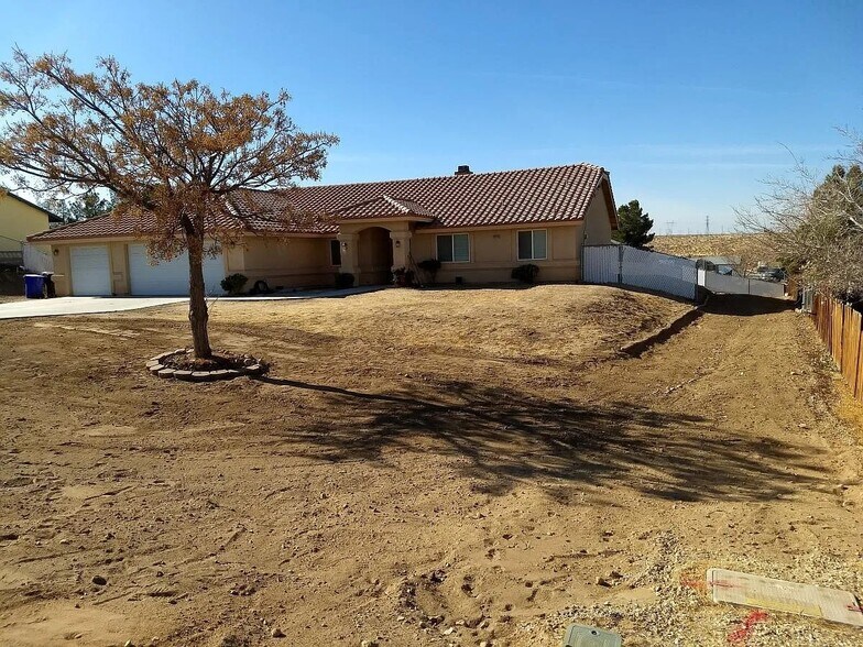 Building Photo - 16420 Los Cedros Rd