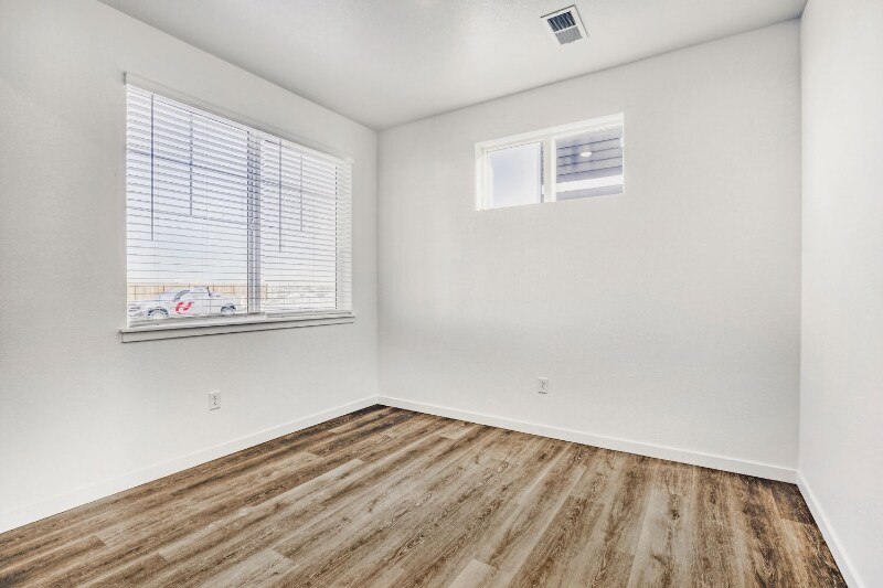 Building Photo - 5961 Holstein Dr