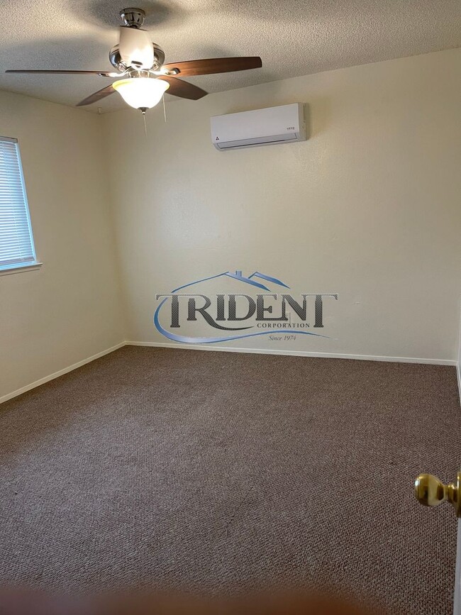 Building Photo - 3 bedroom, 2 bath house
