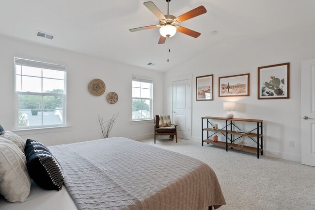 Building Photo - Franklin Townhome For Lease