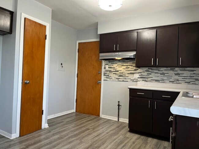 Building Photo - 3601 W 79th St