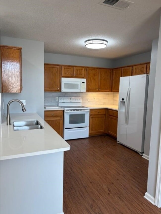 Building Photo - 1139 Breezy Valley Dr