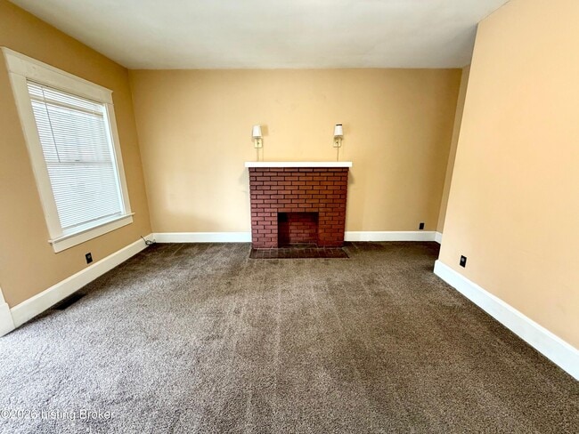 Building Photo - 2015 E Oak St