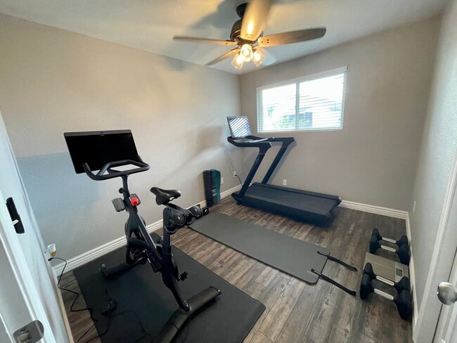 Building Photo - 2474 S Fairway Dr
