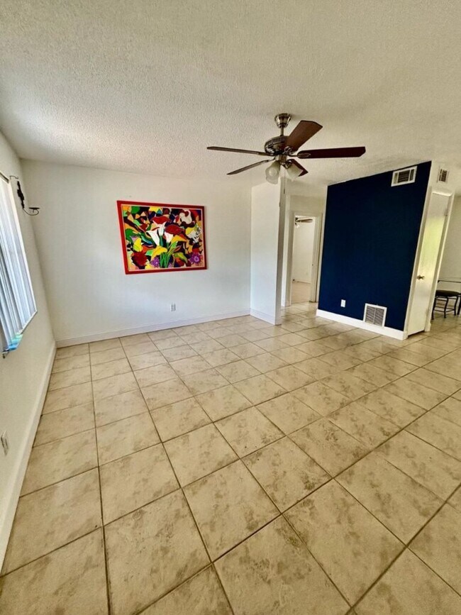 Building Photo - 4523 Ligustrum Way