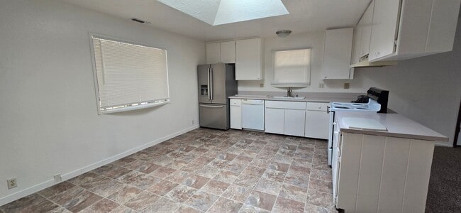 Building Photo - 13038 Squirrel Creek Rd