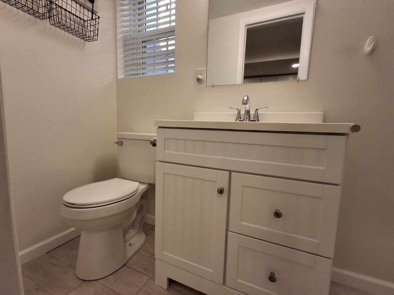 Building Photo - 4 Embroidery St