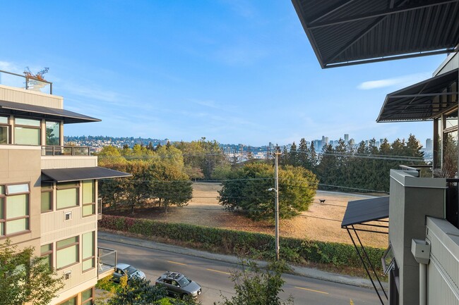 Building Photo - Beautiful Studio Condo by Gasworks Park