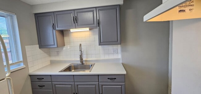 Building Photo - Cozy 2 bed 1 bath  townhouse with attached...