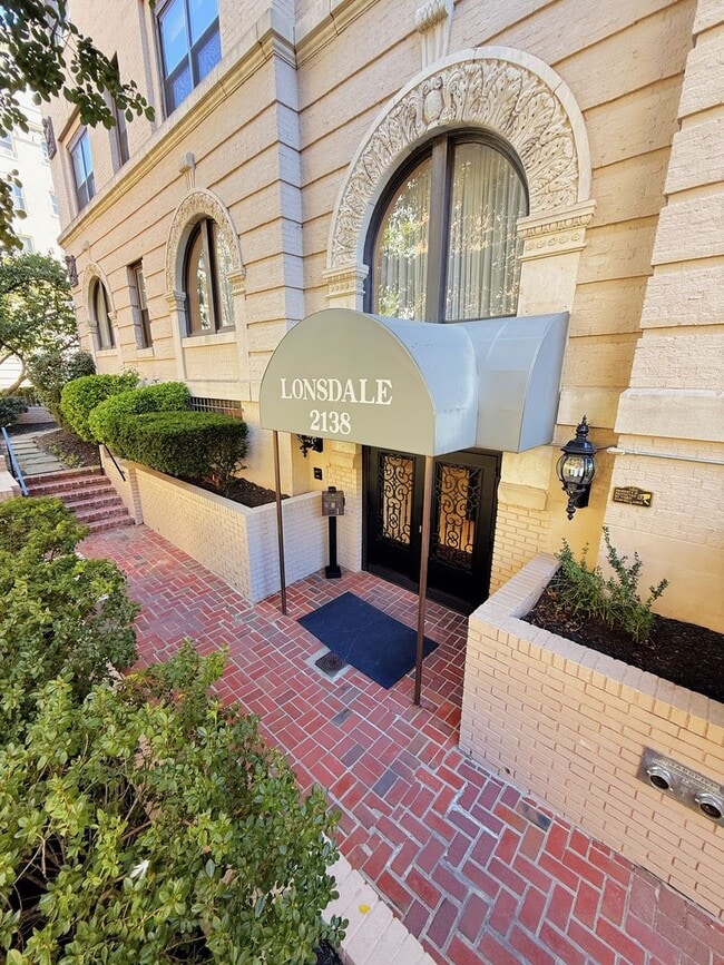 Building Photo - 2 Level, 2 Bedroom Hidden Gem in Dupont!