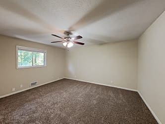 Building Photo - 4242 Valley Lake Terrace SW