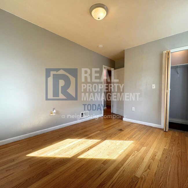 Building Photo - Charming 3 Bedroom Move In Ready!