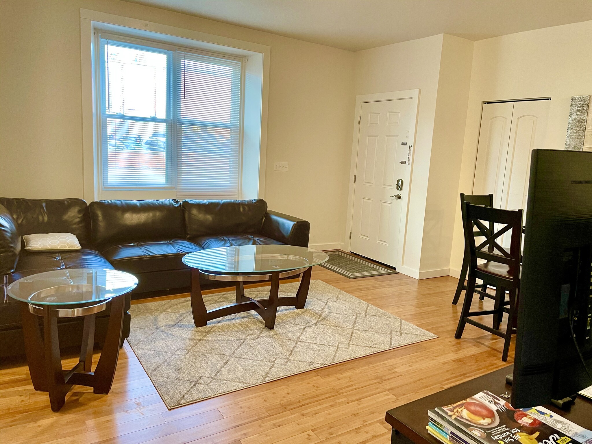 Living room, - 314 S Ashley St