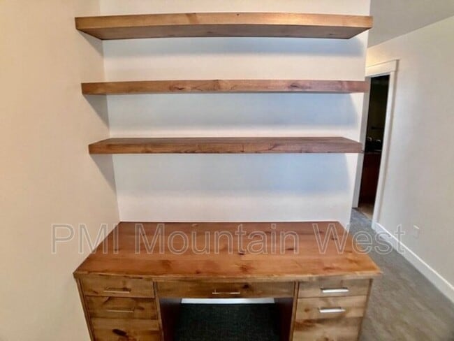 Building Photo - 269 E Ellen Ln