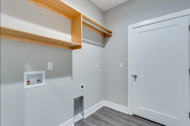 Building Photo - Modern 4 Bedroom Home in Falcon Falls Near Heights High School