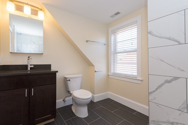 Building Photo - 9-11 Rock Valley Ave