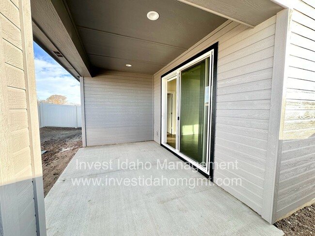 Building Photo - Brand new construction home available now ...