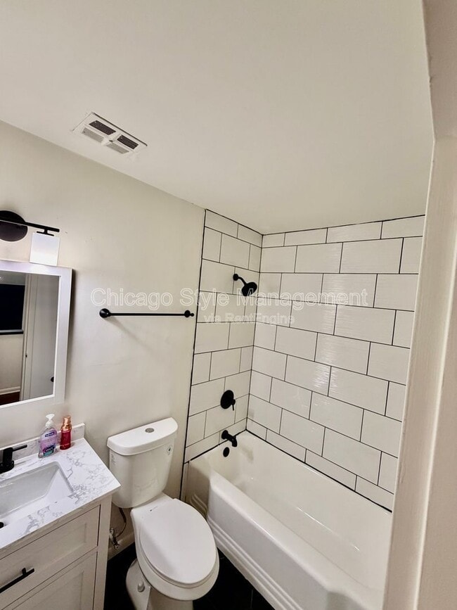 Building Photo - 158 Chestnut St