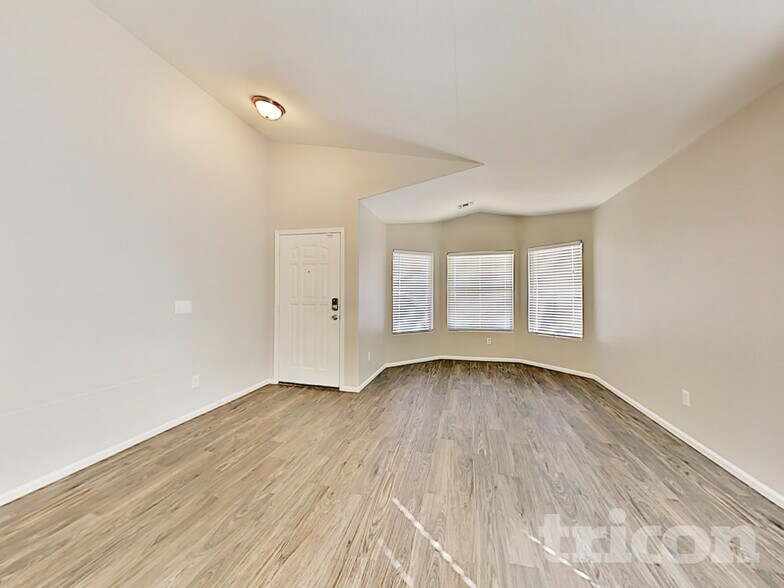 Building Photo - 8126 S Jenna Ln