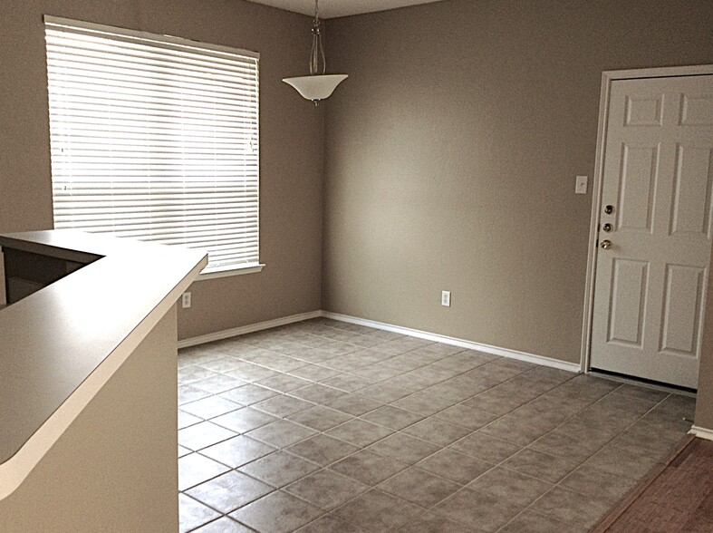 Building Photo - 2821 Bentridge Dr