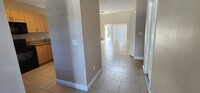 Building Photo - 3 Bedroom 2 Bath Lakefront Townhouse
