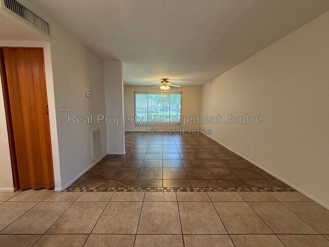 Building Photo - 4709 N 26th Ln