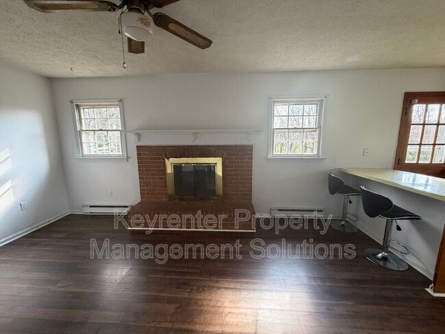 Building Photo - 907 Ladd Rd