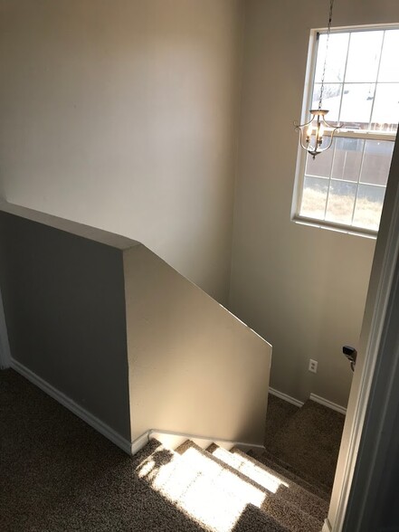 Upstairs Landing - 404 S Texas Dr