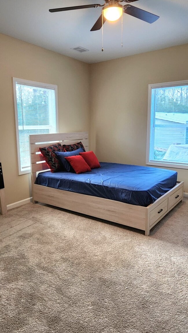 Building Photo - 376 Washington Dr